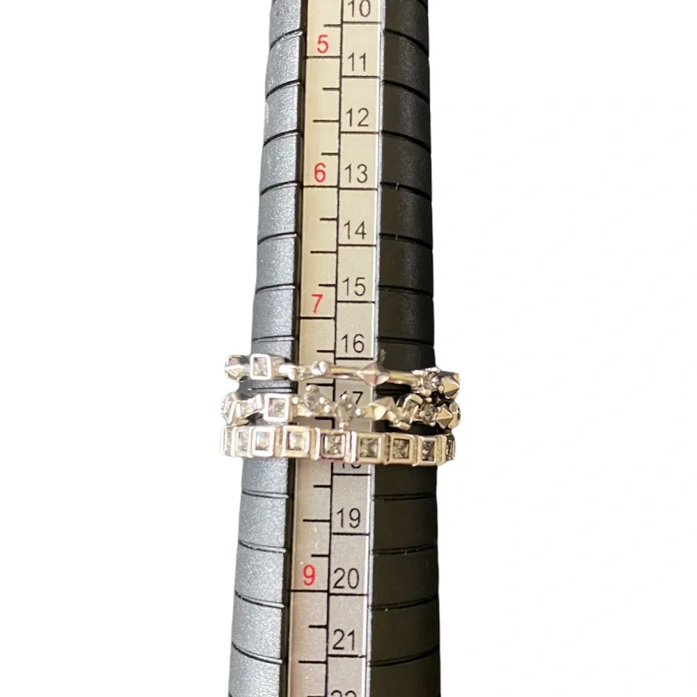 Kendra Scott Karis Silver Ring with Gray Stones - Picture 6 of 6
